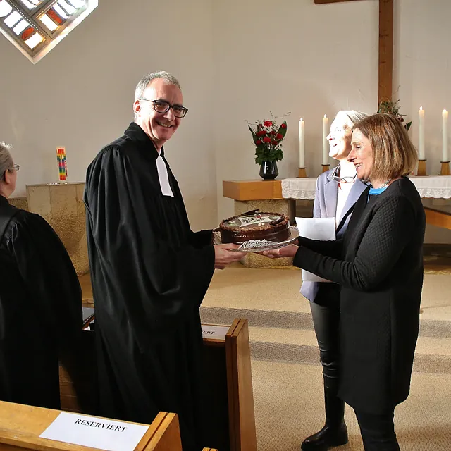 Überreichung der Geburtstagstorte